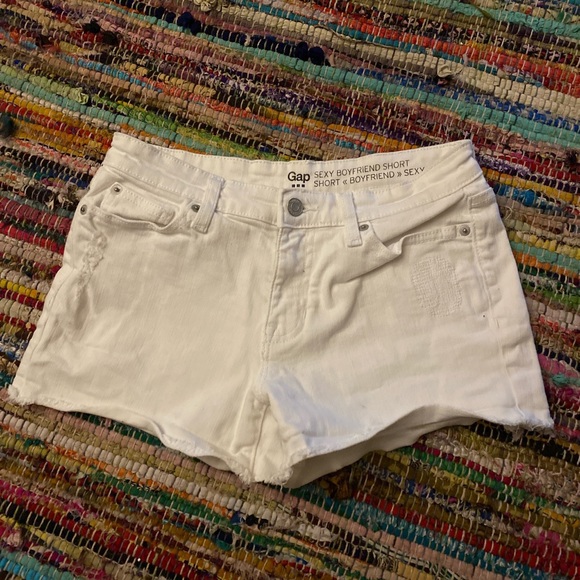 White shorts boyfriend shorts 🤍 - Picture 3 of 5